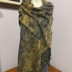 Chic Leopard Print Scarf - Black and Brown